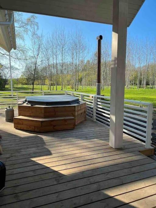 Modern Villa With Sauna & Hot Tub Hiiumaa Kültér fotó