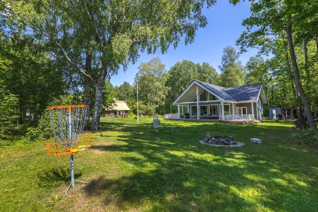 Modern Villa With Sauna & Hot Tub Hiiumaa Kültér fotó
