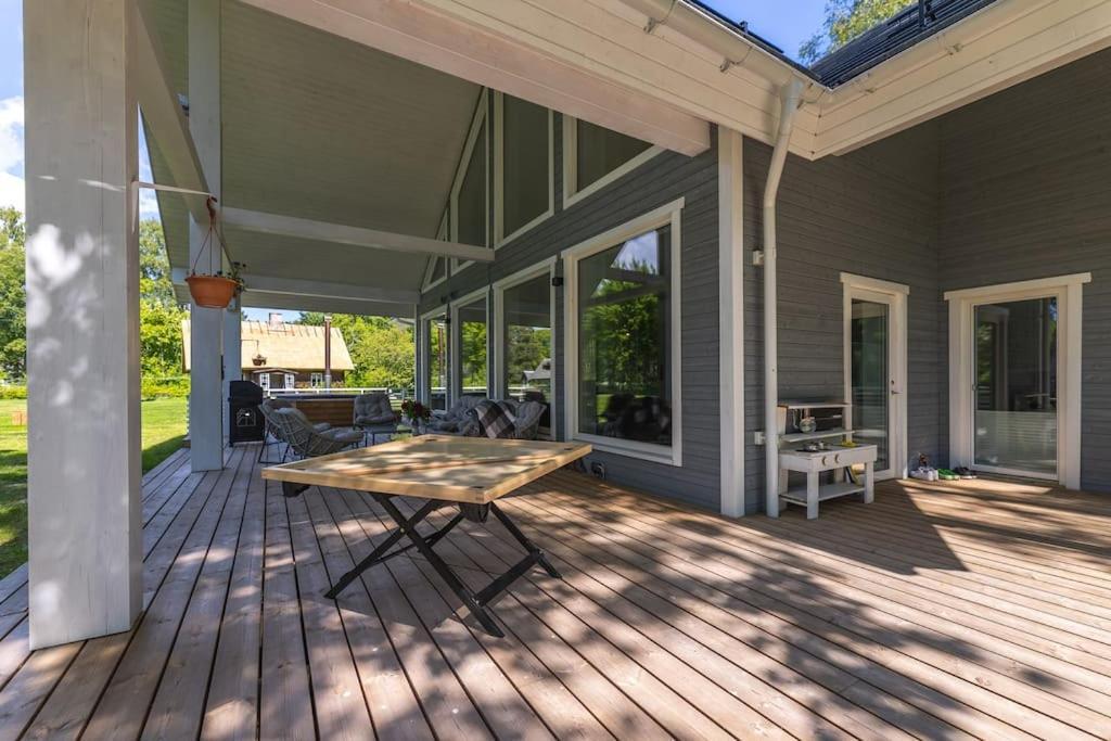 Modern Villa With Sauna & Hot Tub Hiiumaa Kültér fotó